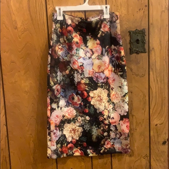 New York & Company Dresses & Skirts - Ny&CO NWT floral pencil skirt New York & Company Dresses & Skirts - Ny&CO NWT floral pencil skirt